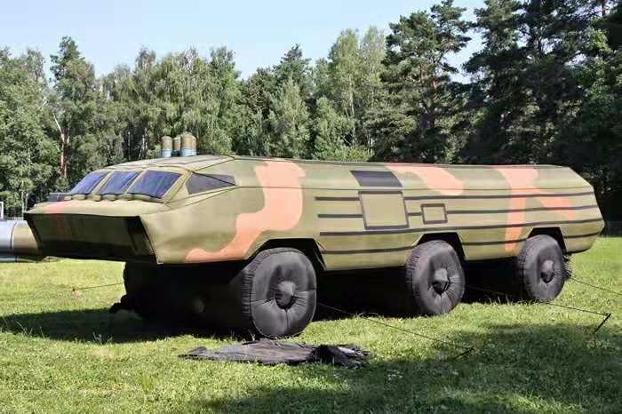 博尔塔拉大型军事车